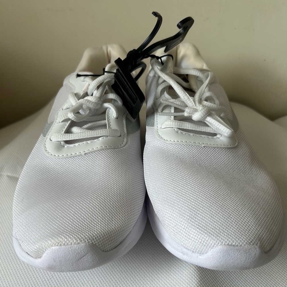WOMEN'S WHITE ATHLETIC TENNIS SHOES WITH MEMORY FOAM